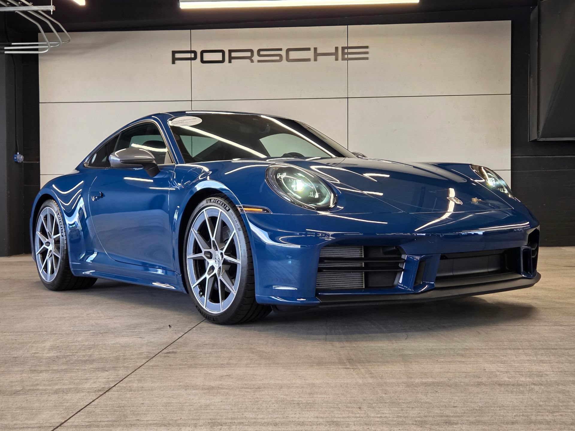 Certified 2025 Porsche 911 Carrera T RWD image 30