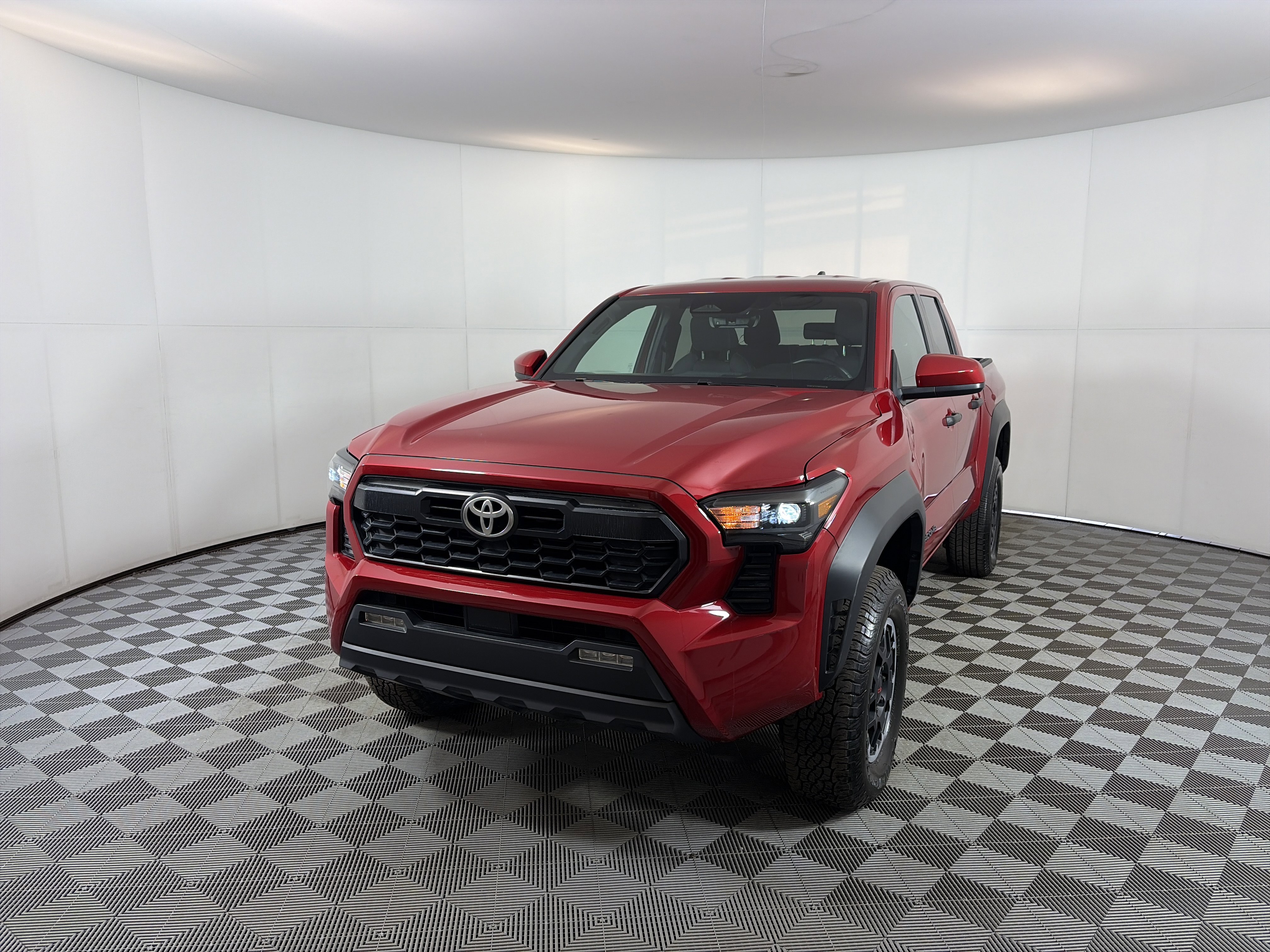 Used 2024 Toyota Tacoma TRD Off-Road image 2