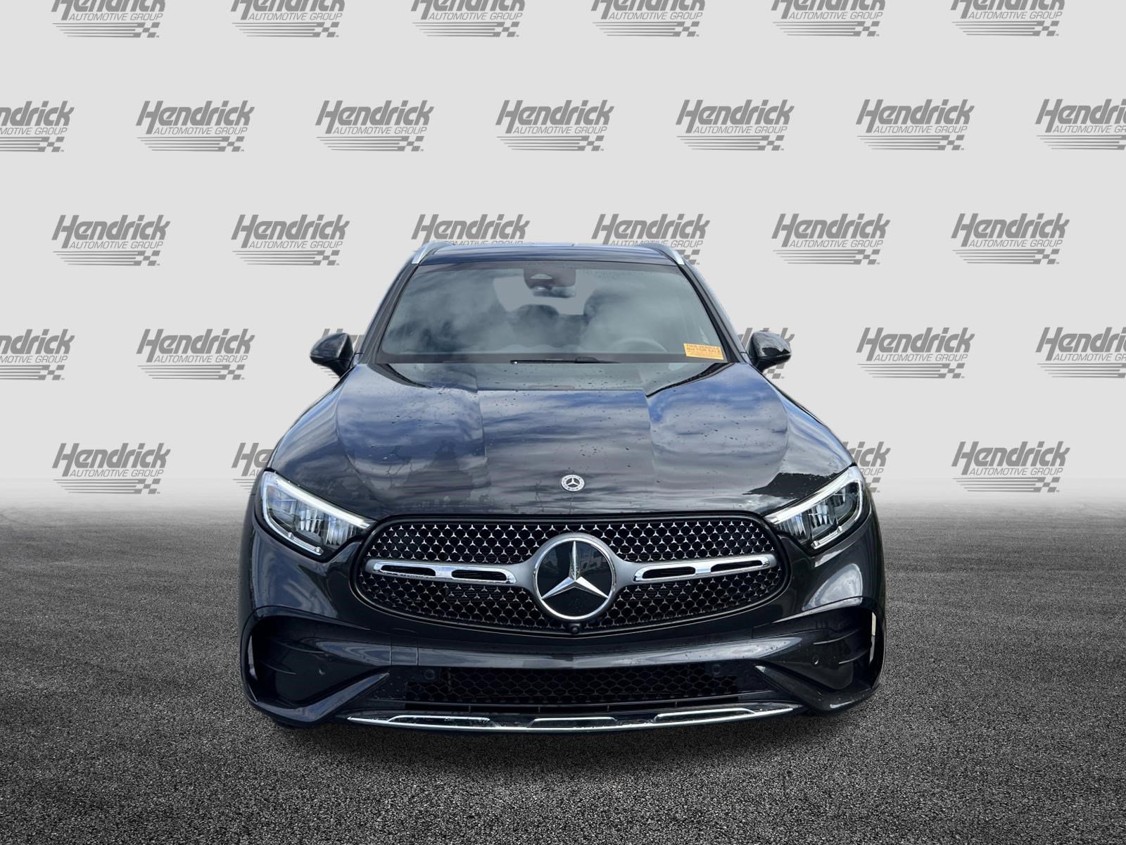 Used 2025 Mercedes-Benz GLC 300 4MATIC image 3