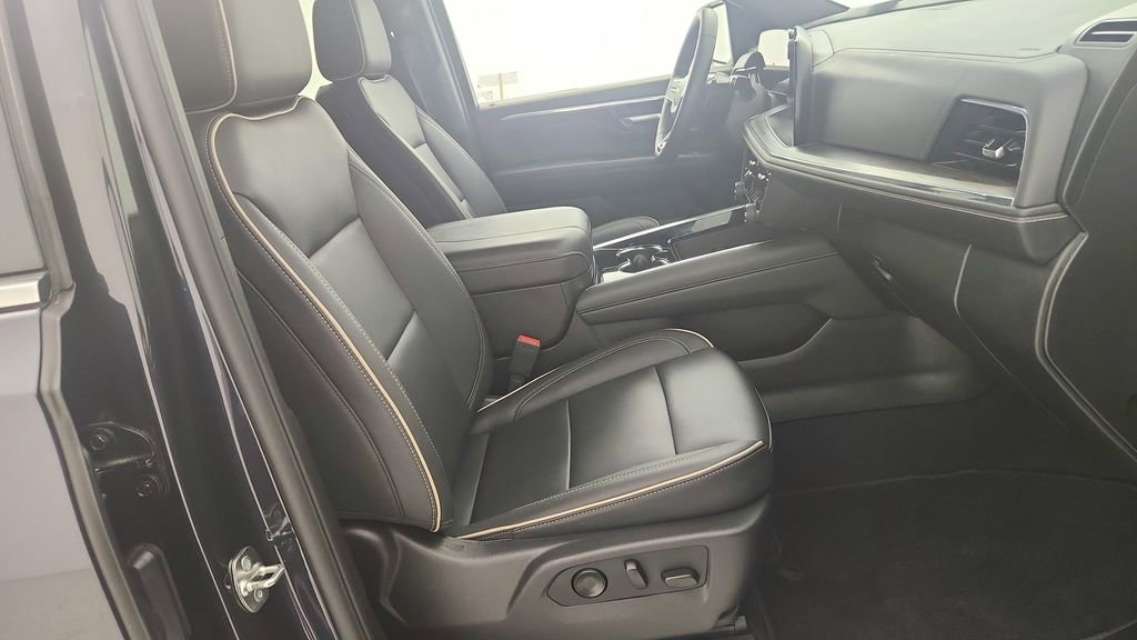 Certified 2025 Chevrolet Tahoe Premier image 32