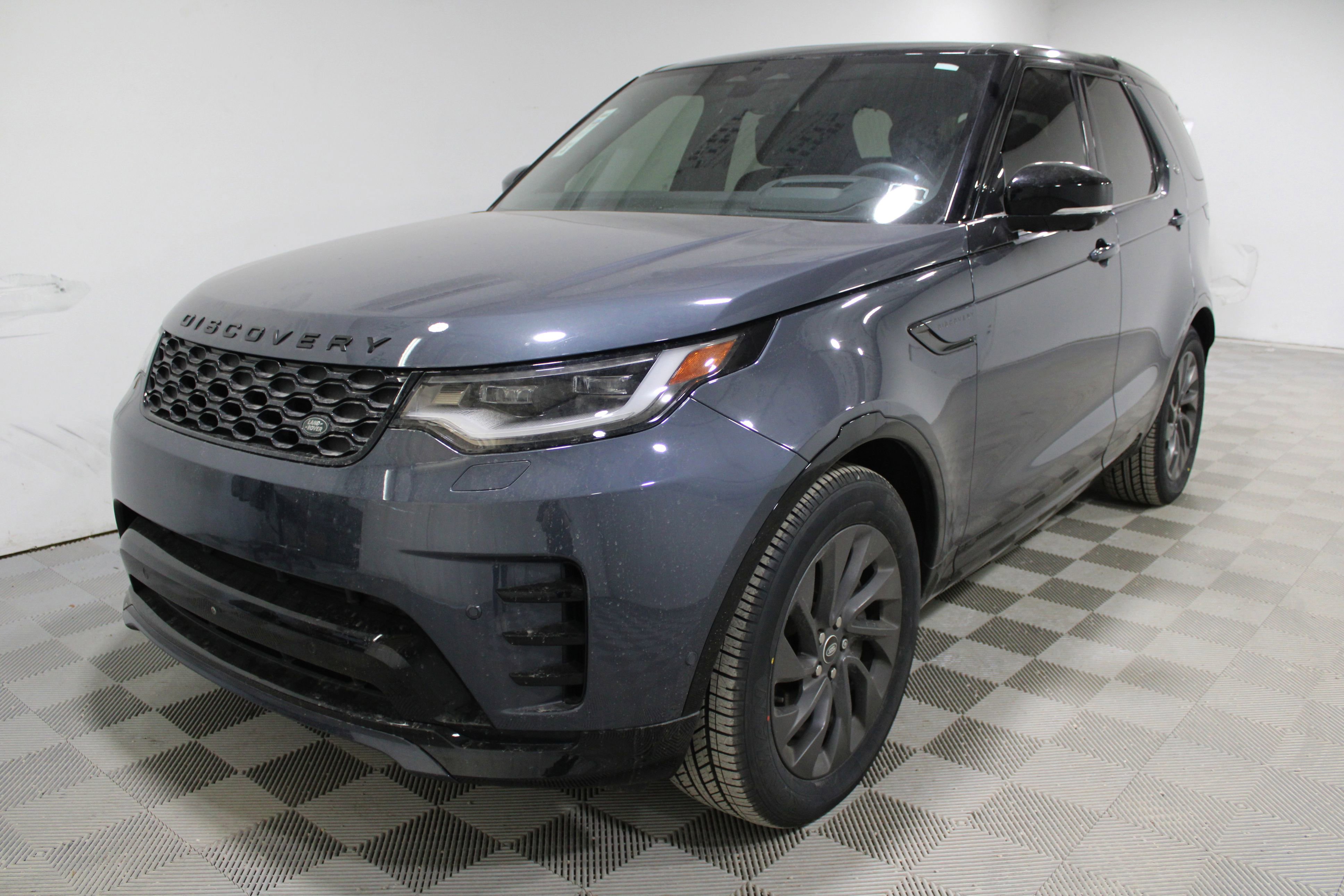 Used 2024 Land Rover Discovery Dynamic SE AWD/4WD image 34