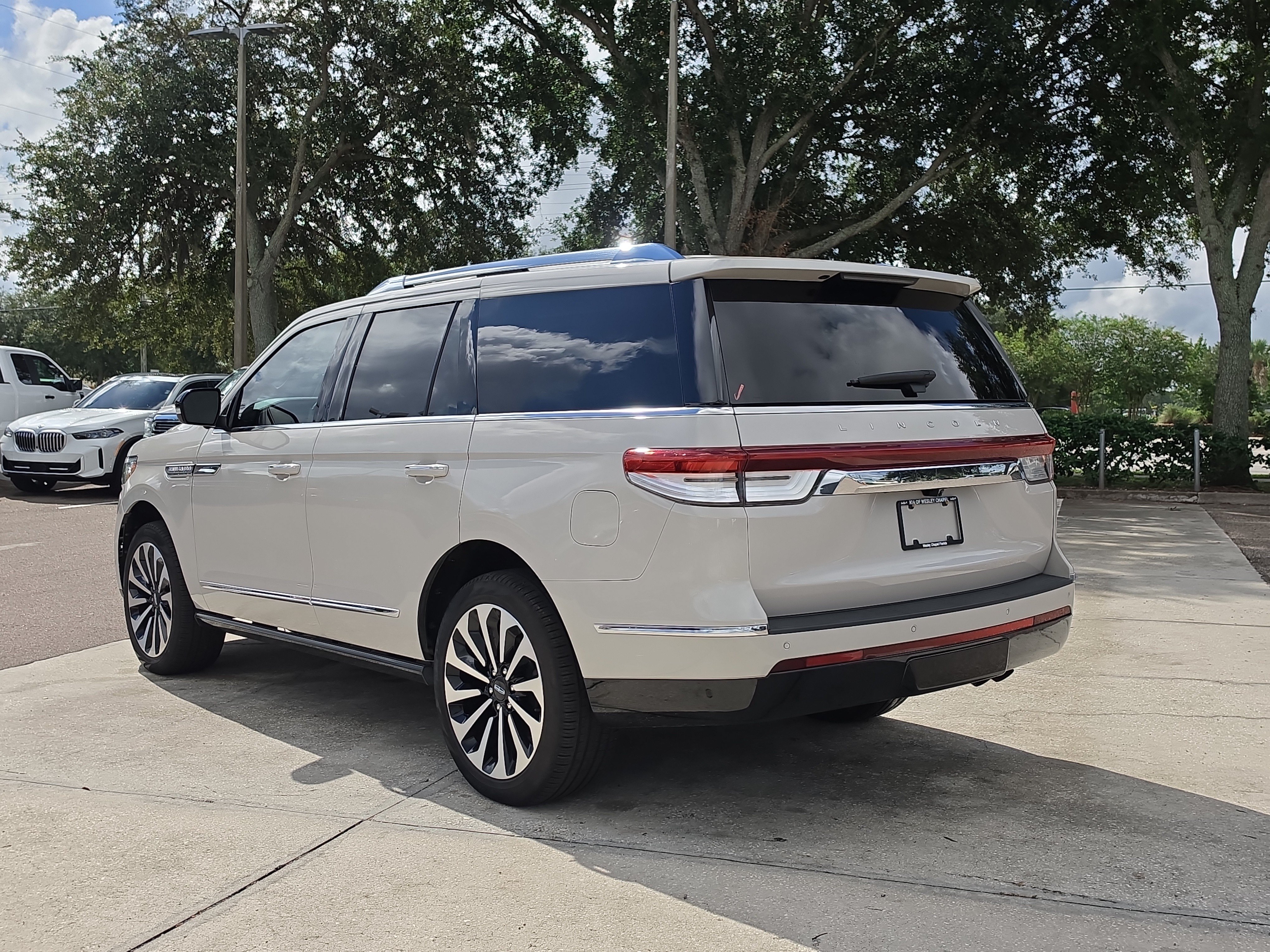 Used 2024 Lincoln Navigator Reserve AWD/4WD image 6