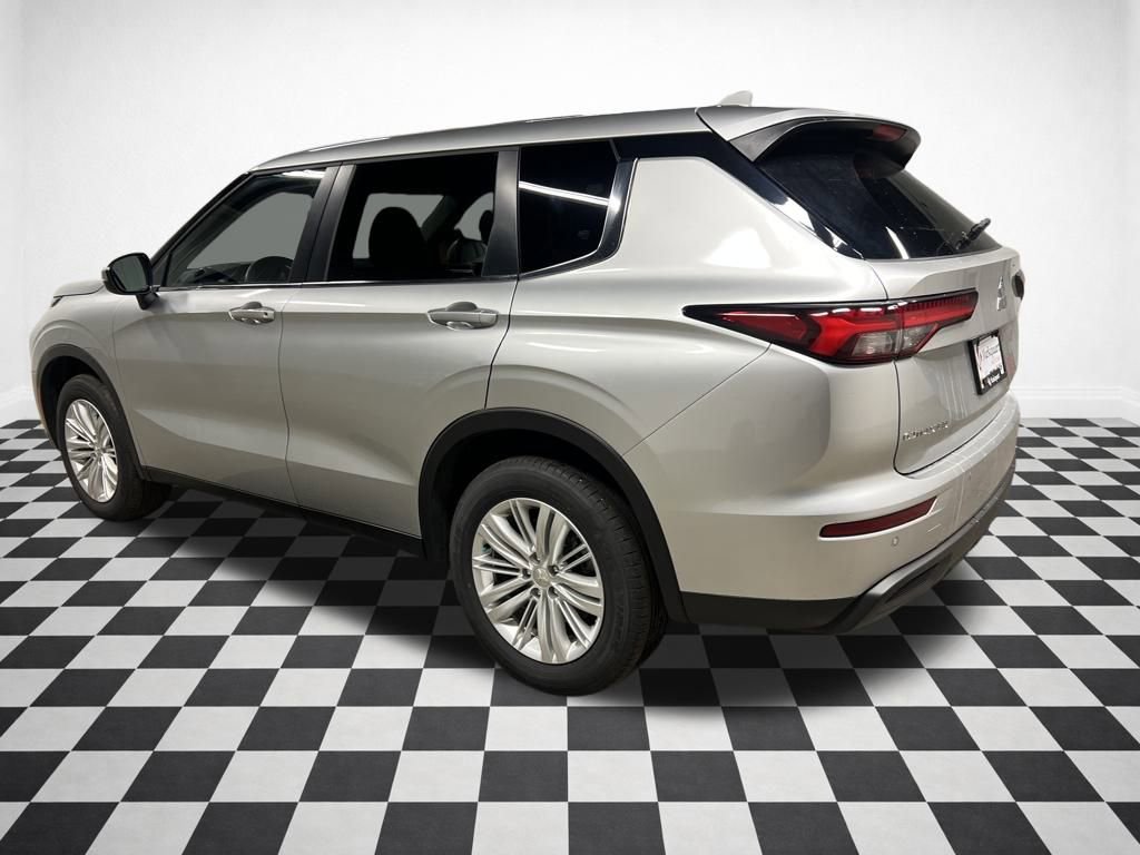 Used 2024 Mitsubishi Outlander ES image 6