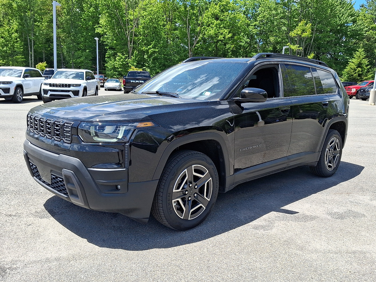 New 2026 Jeep Cherokee Laredo AWD/4WD image 2