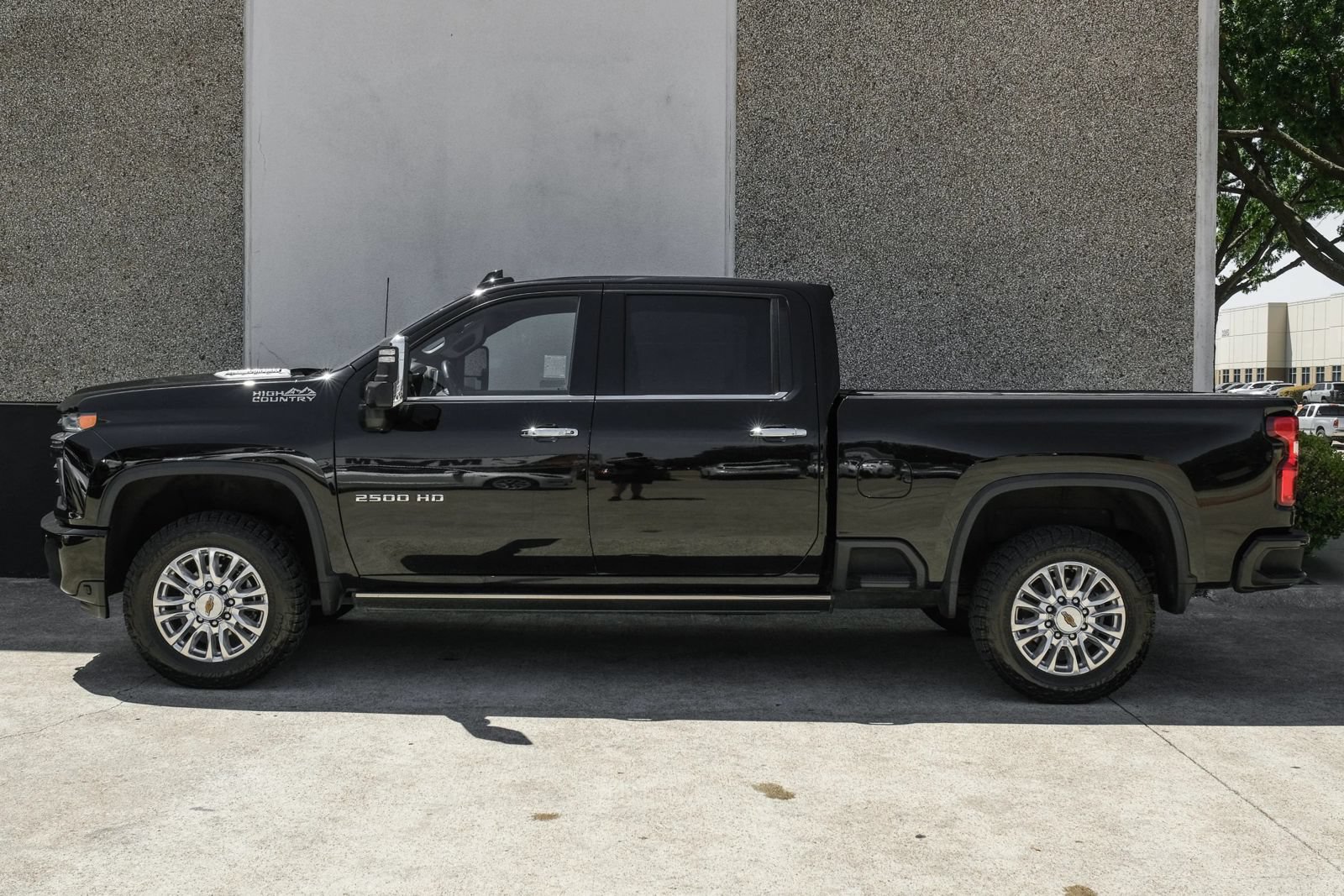 Used 2023 Chevrolet Silverado 2500 High Country AWD/4WD image 9