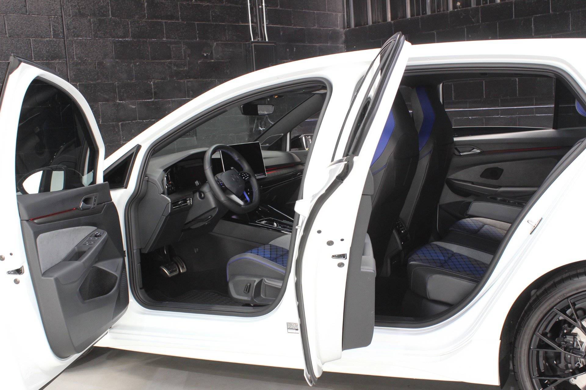 Used 2025 Volkswagen Golf R Black Edition w/ Euro Stye Package image 32