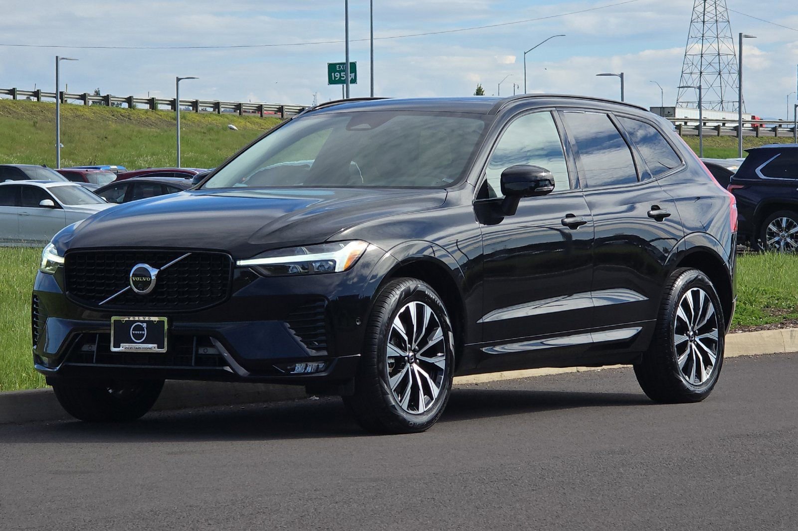 Used 2025 Volvo XC60 B5 Plus image 7