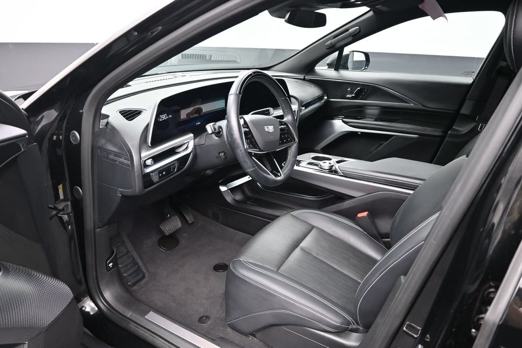 Certified 2025 Cadillac Lyriq Luxury AWD/4WD image 9