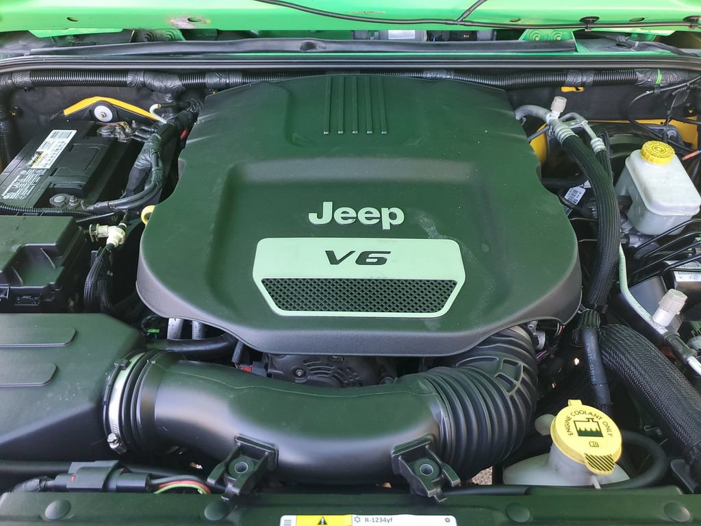 Used 2015 Jeep Wrangler Unlimited Sport w/ Connectivity Group AWD/4WD image 35