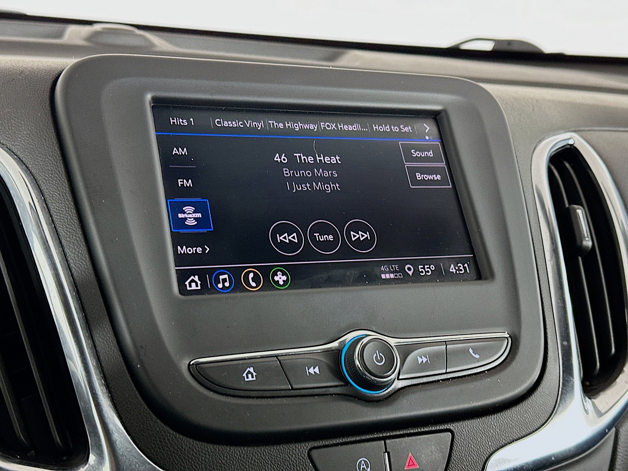 Used 2023 Chevrolet Equinox LT w/ Driver Convenience Package image 21