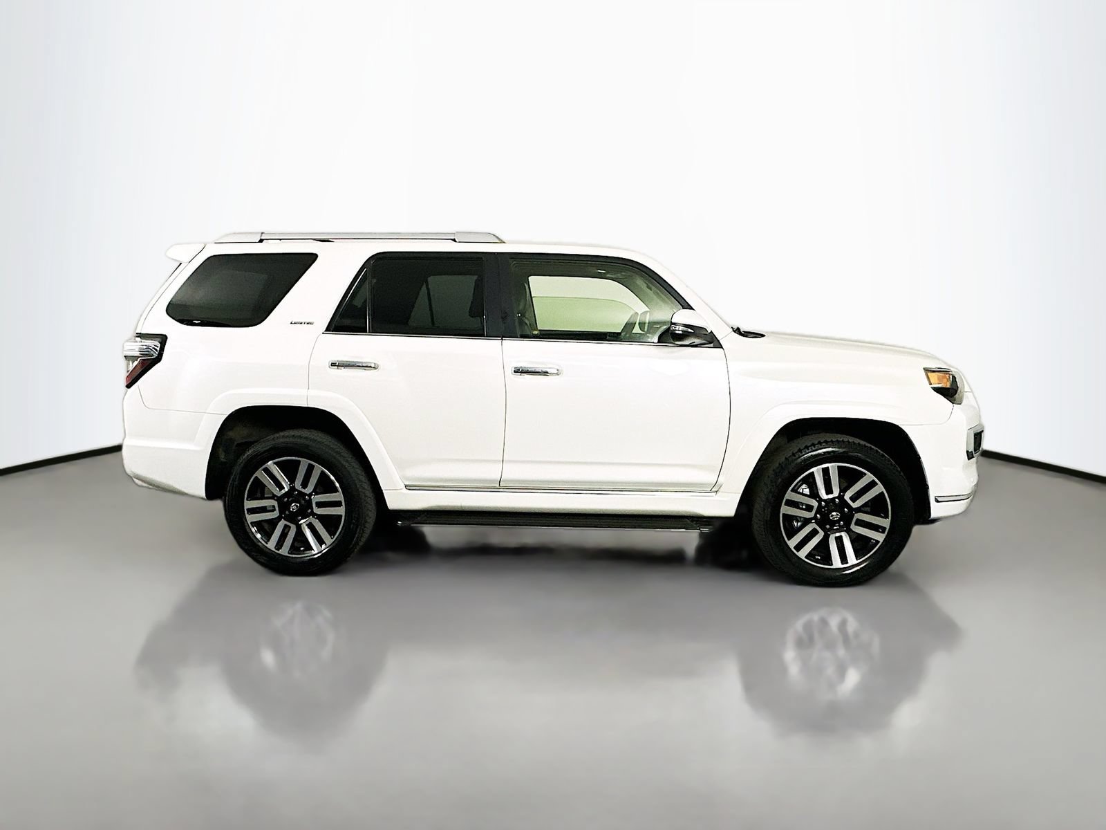 Used 2016 Toyota 4Runner Limited AWD/4WD image 9