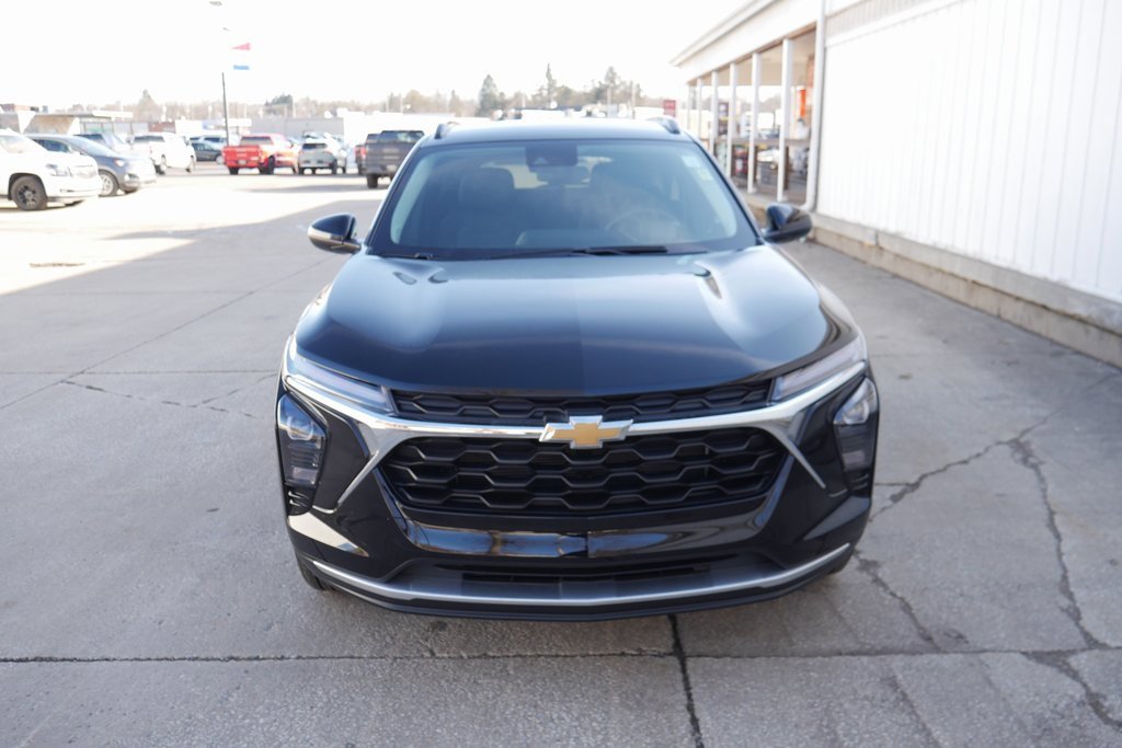 Used 2025 Chevrolet Trax LT w/ Driver Confidence Package image 3