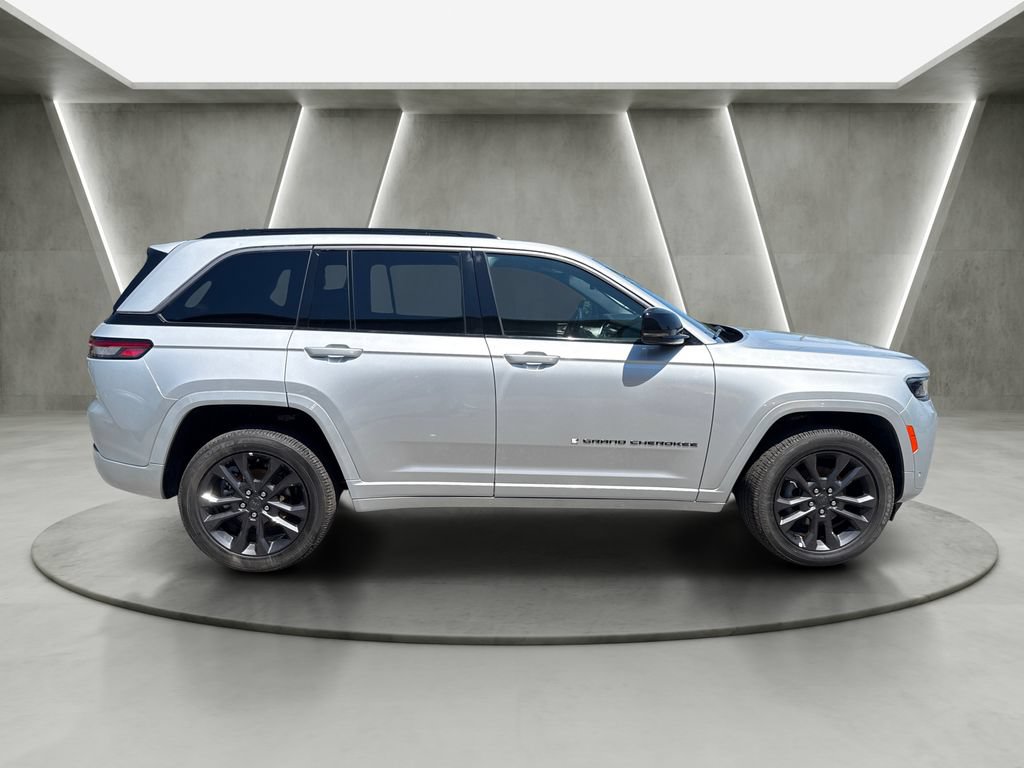 Used 2026 Jeep Grand Cherokee Limited AWD/4WD image 7