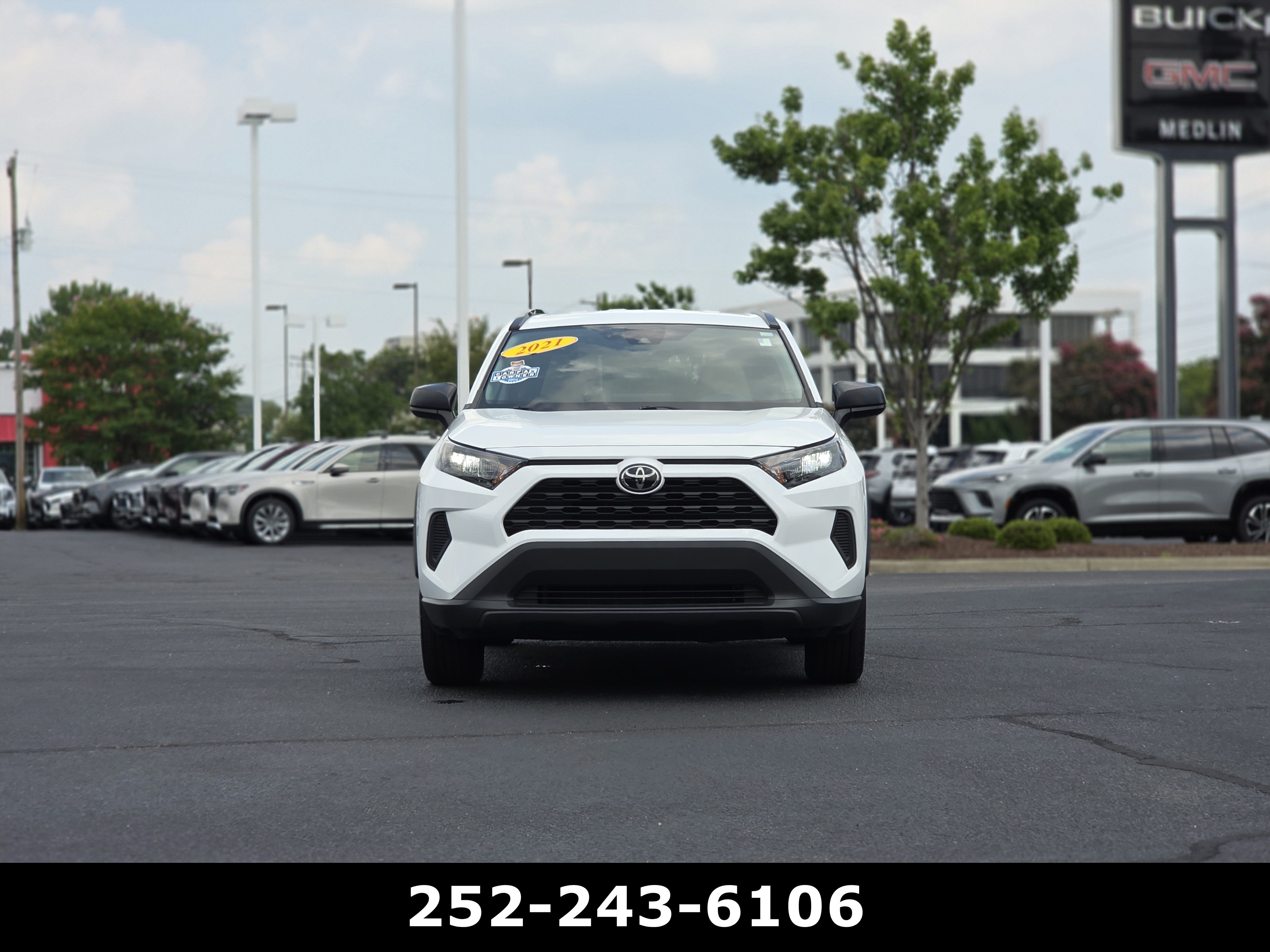 Used 2021 Toyota RAV4 LE FWD image 2