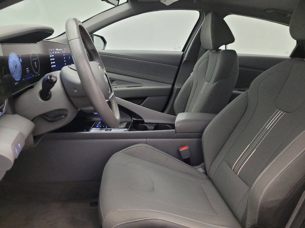 Used 2025 Hyundai Elantra SEL FWD image 17