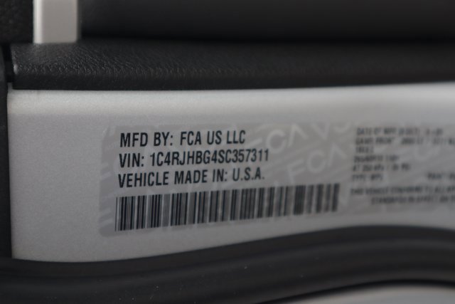 New 2025 Jeep Grand Cherokee Limited w/ Trailer Tow Package image 27