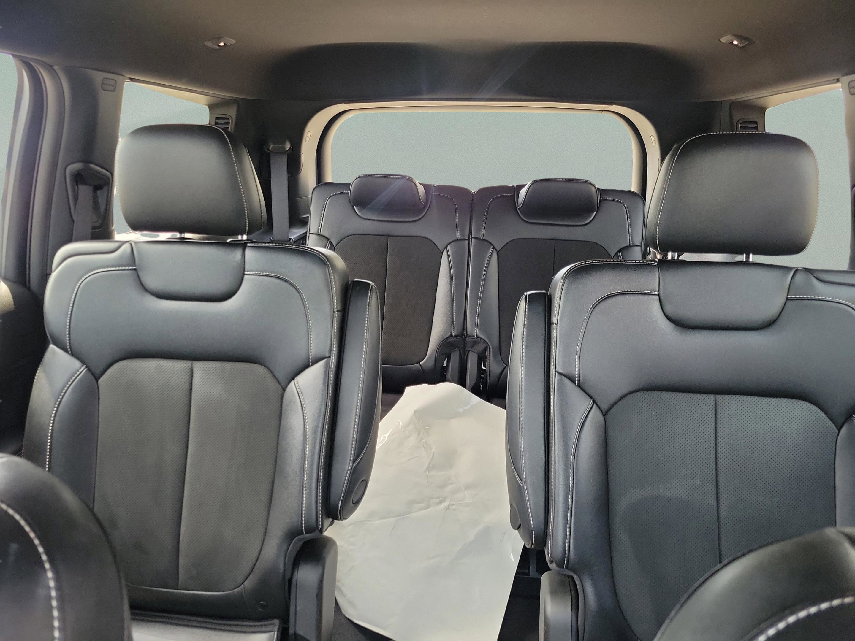 Used 2023 Jeep Grand Cherokee L Laredo AWD/4WD image 9