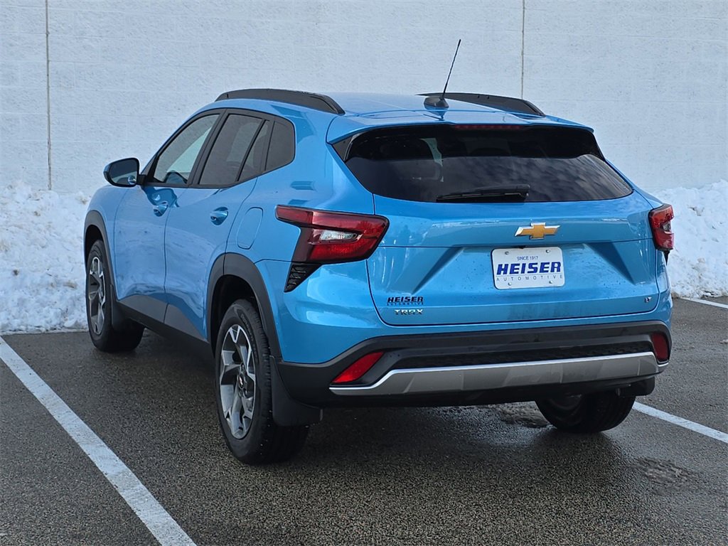 Used 2025 Chevrolet Trax LT w/ Driver Confidence Package image 11