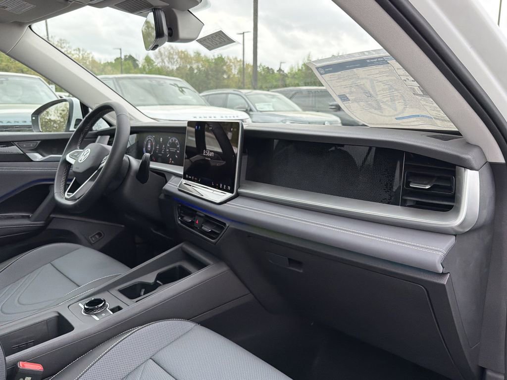 New 2026 Volkswagen Tiguan SE FWD image 19
