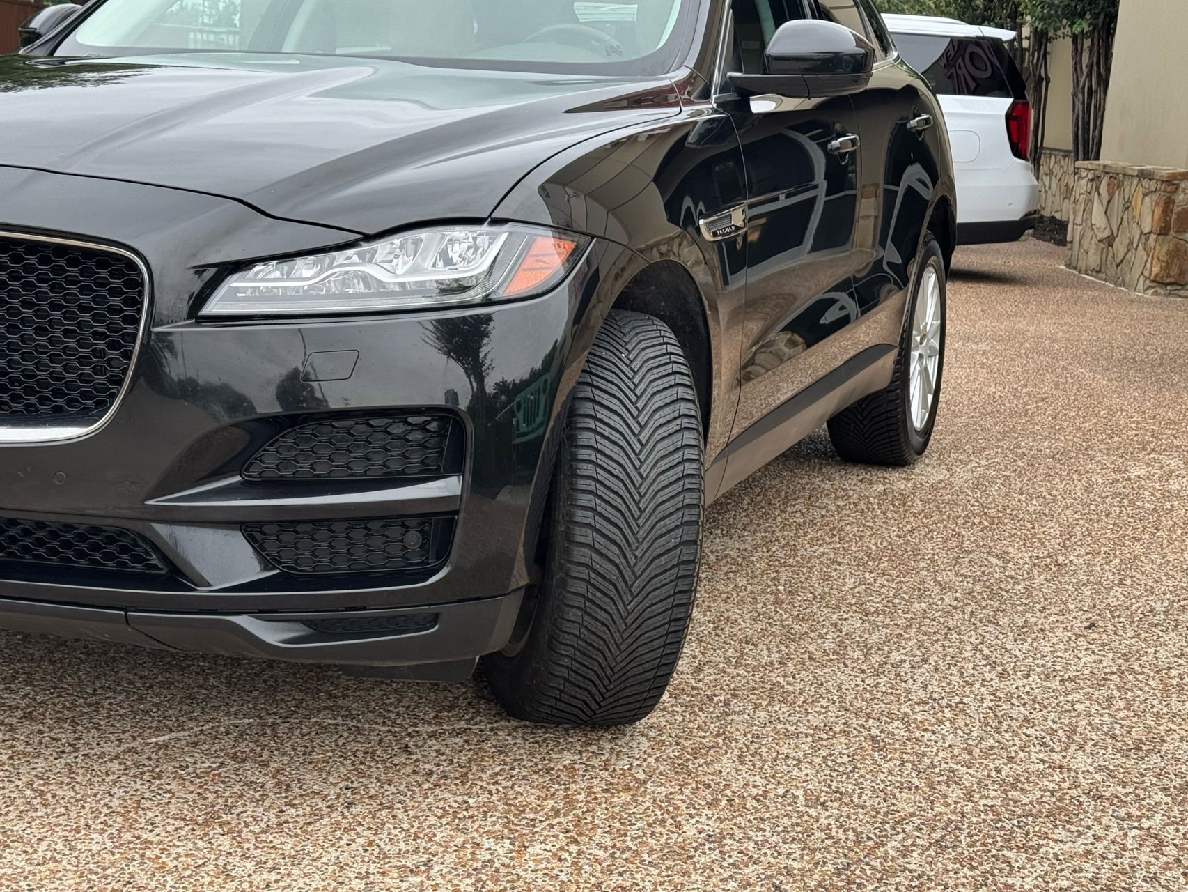 Used 2017 Jaguar F-PACE Prestige AWD/4WD image 2