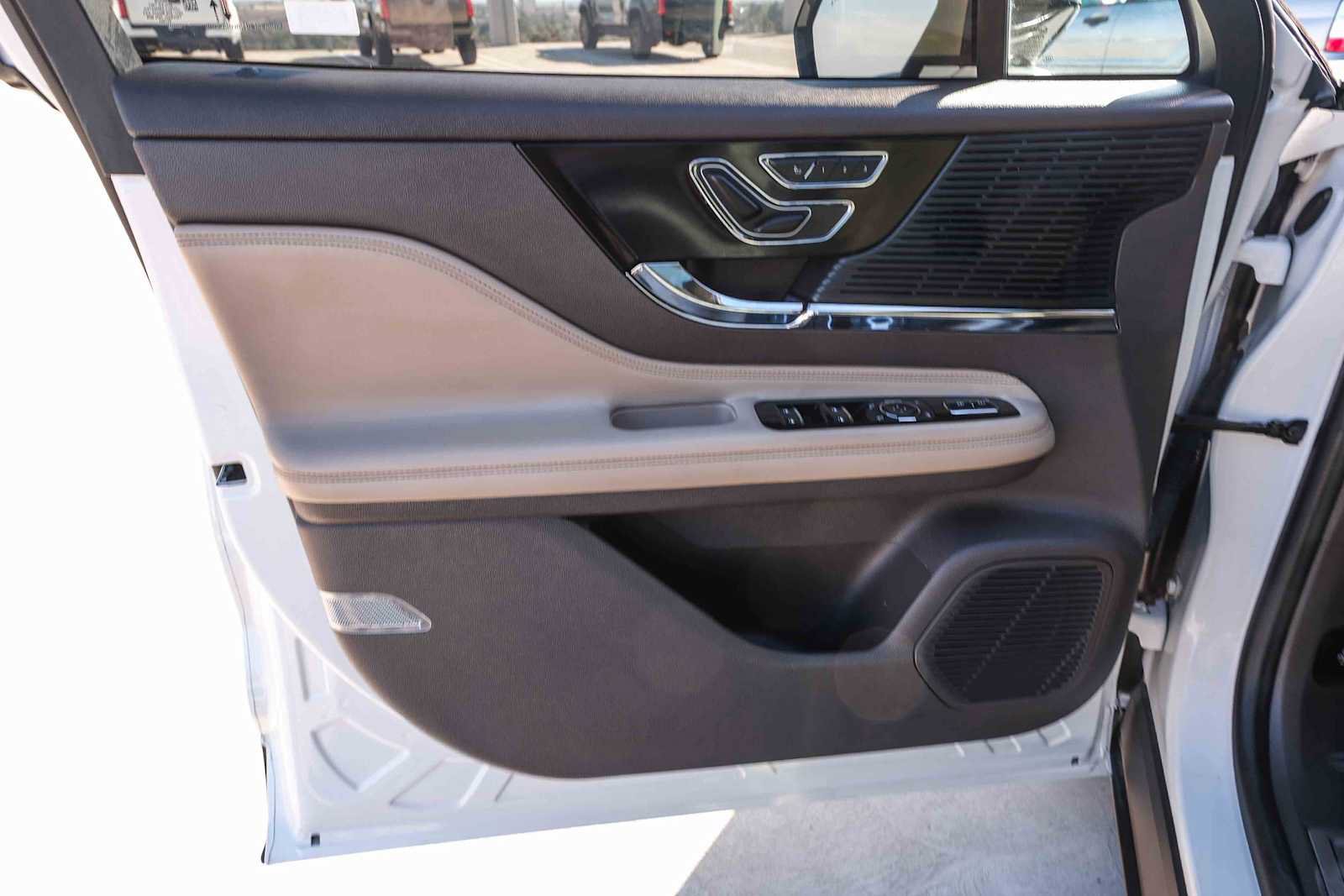Used 2021 Lincoln Corsair FWD w/ Premium Package image 23