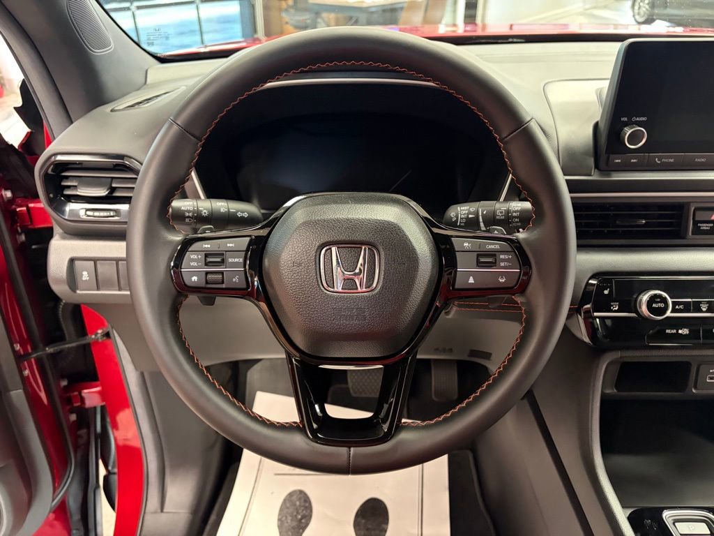 Used 2025 Honda Pilot Sport image 12