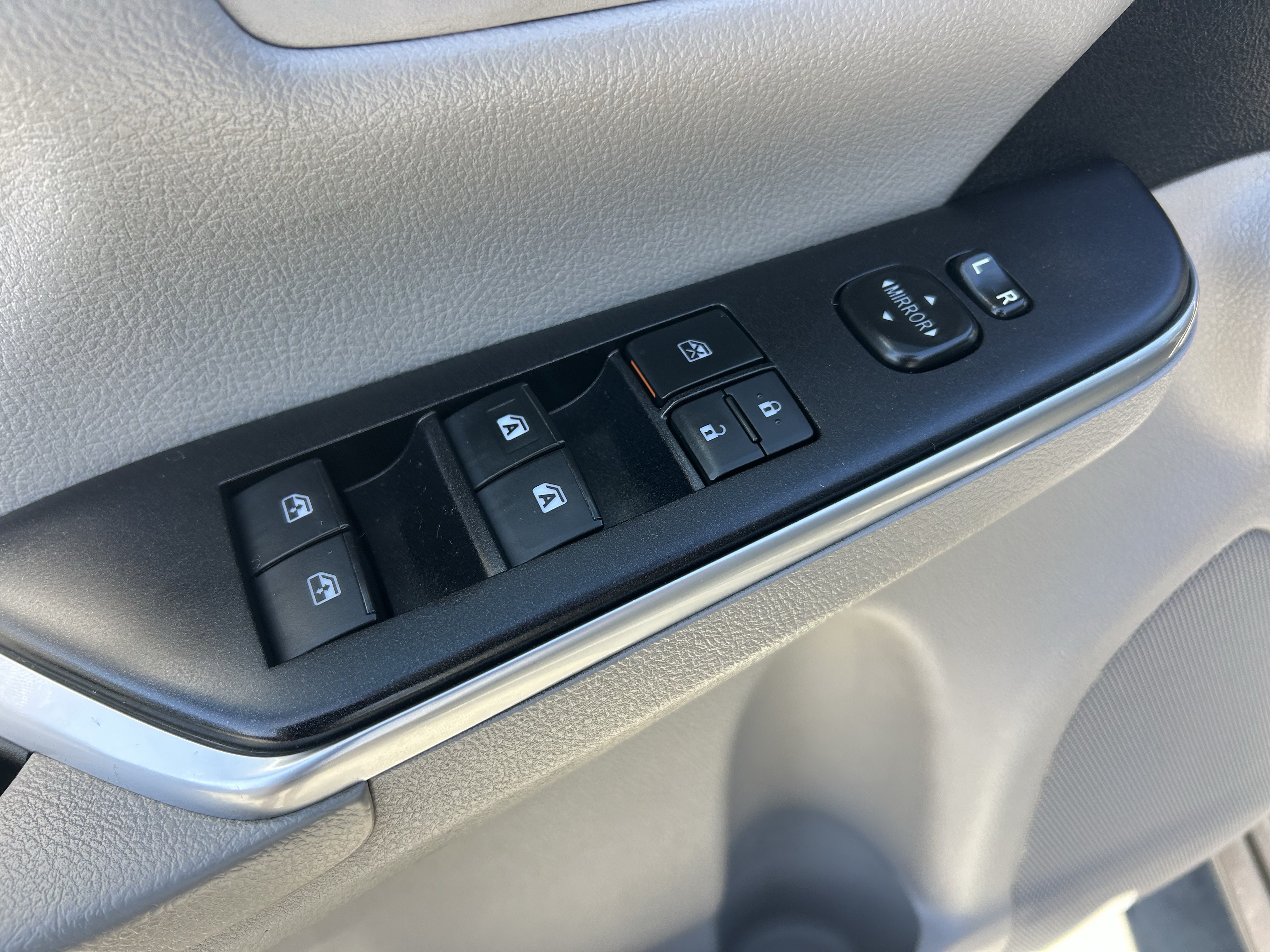 Used 2017 Toyota Camry LE FWD image 17
