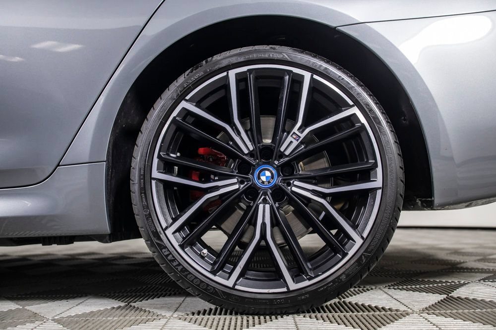 Used 2023 BMW 530e w/ M Sport Package RWD image 42