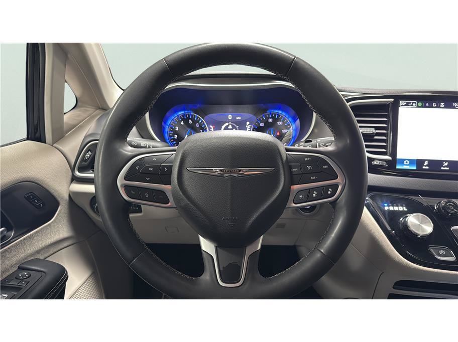Used 2024 Chrysler Pacifica Touring-L FWD image 33