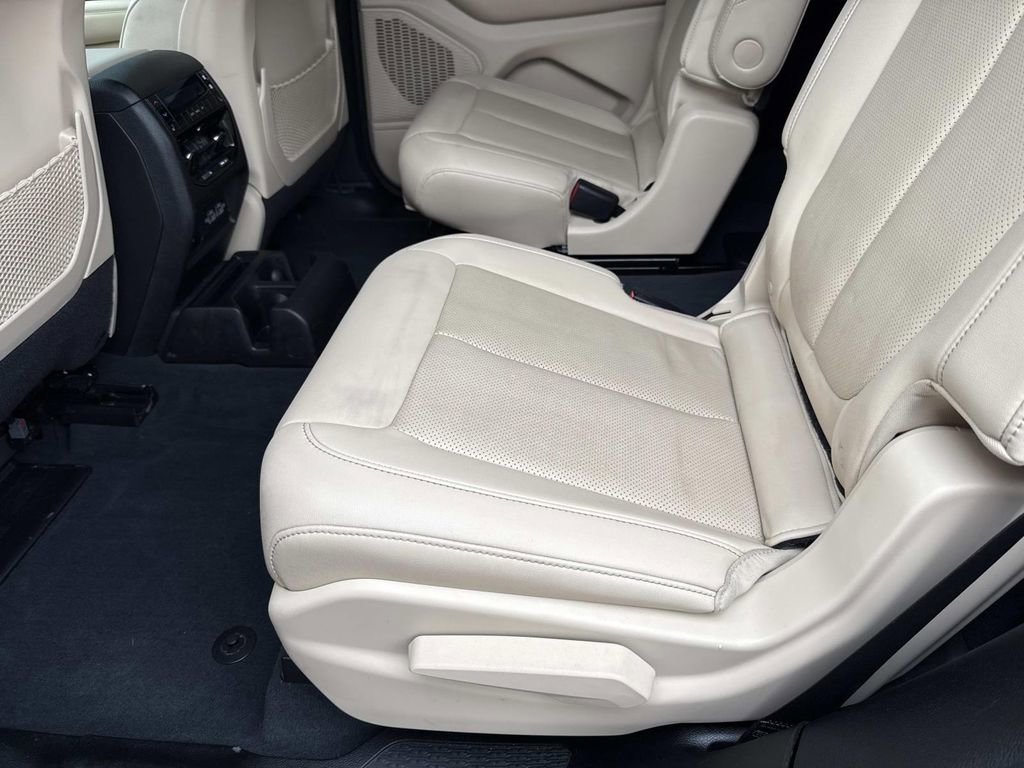 Used 2023 Jeep Grand Cherokee L Limited w/ Luxury Tech Group II image 16