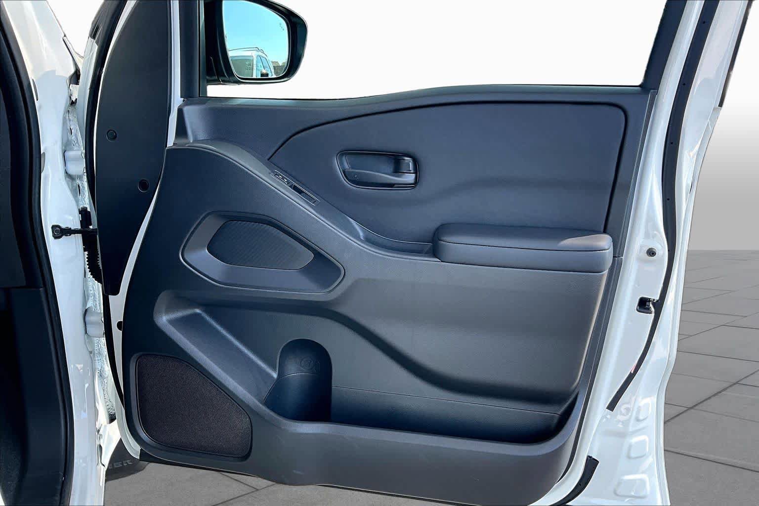 Used 2025 Nissan Frontier S RWD image 22
