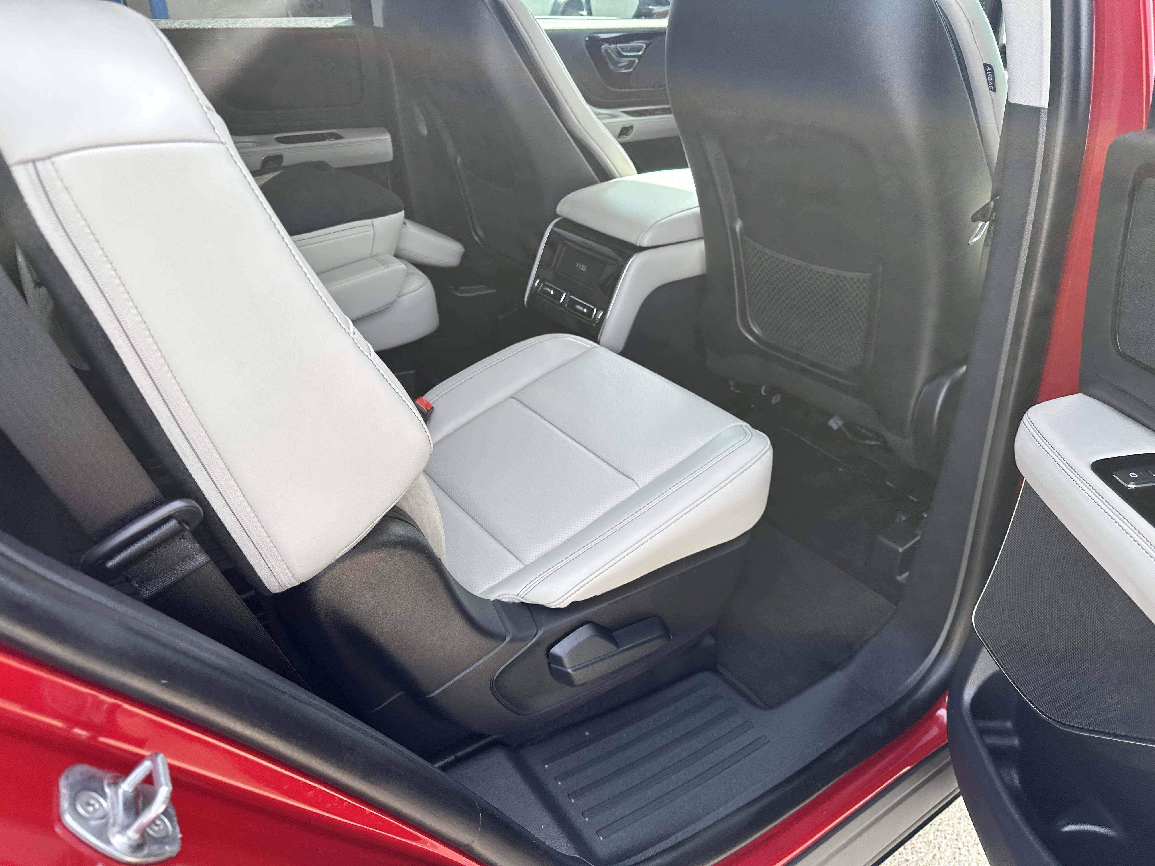 Used 2026 Lincoln Aviator 2WD image 8