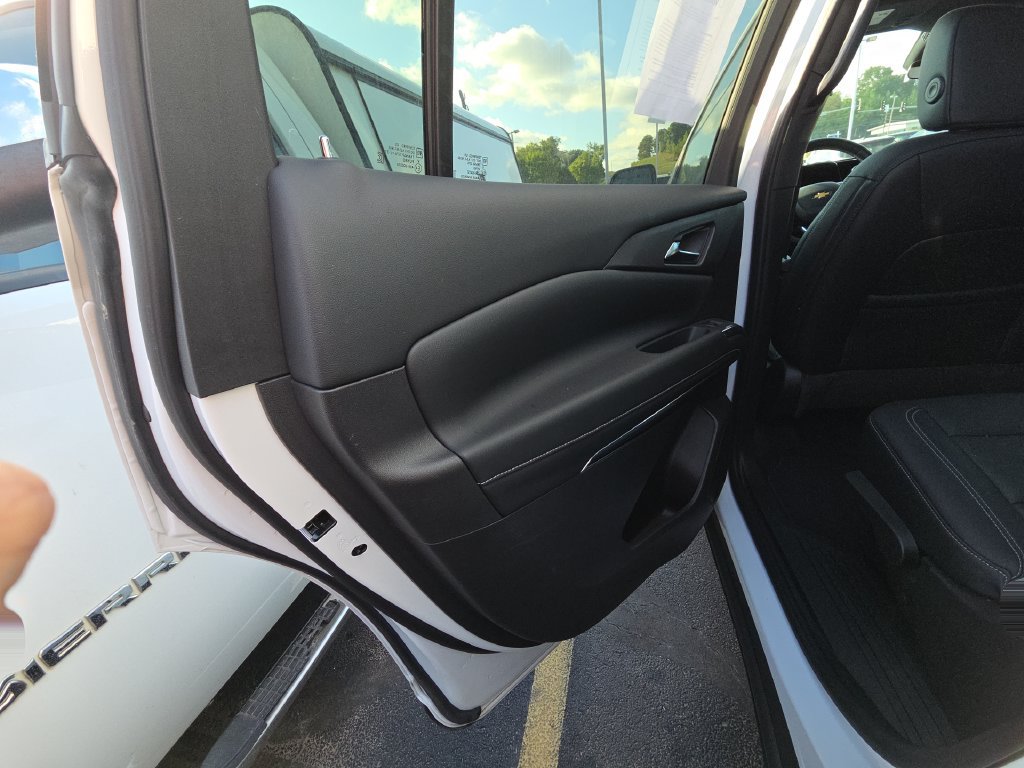 Used 2026 Chevrolet Traverse LT FWD image 12