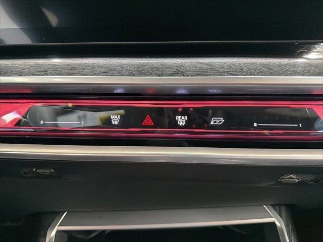 Used 2025 BMW 740i xDrive w/ Premium Package image 37