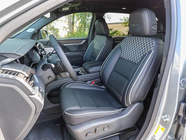 Used 2025 GMC Acadia Denali w/ Super Cruise Package FWD image 15