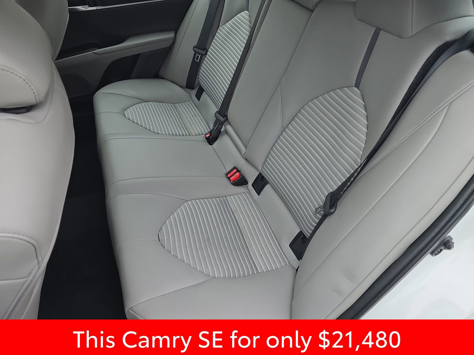 Used 2024 Toyota Camry SE image 19