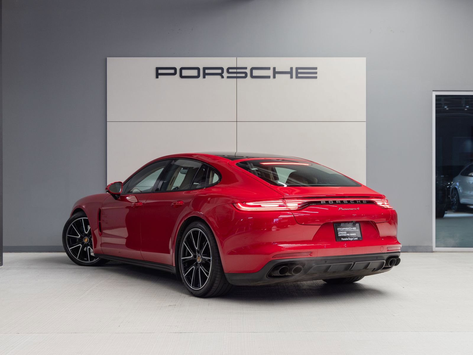 Certified 2023 Porsche Panamera 4 Platinum Edition image 3