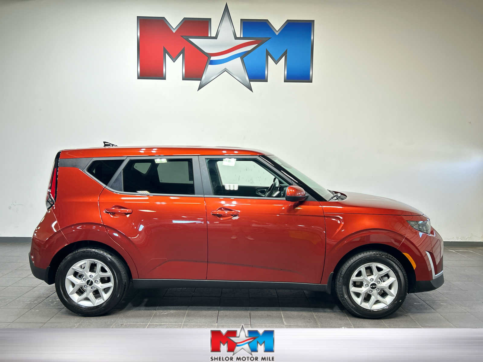 Used 2023 Kia Soul LX w/ LX Technology Package FWD image 1