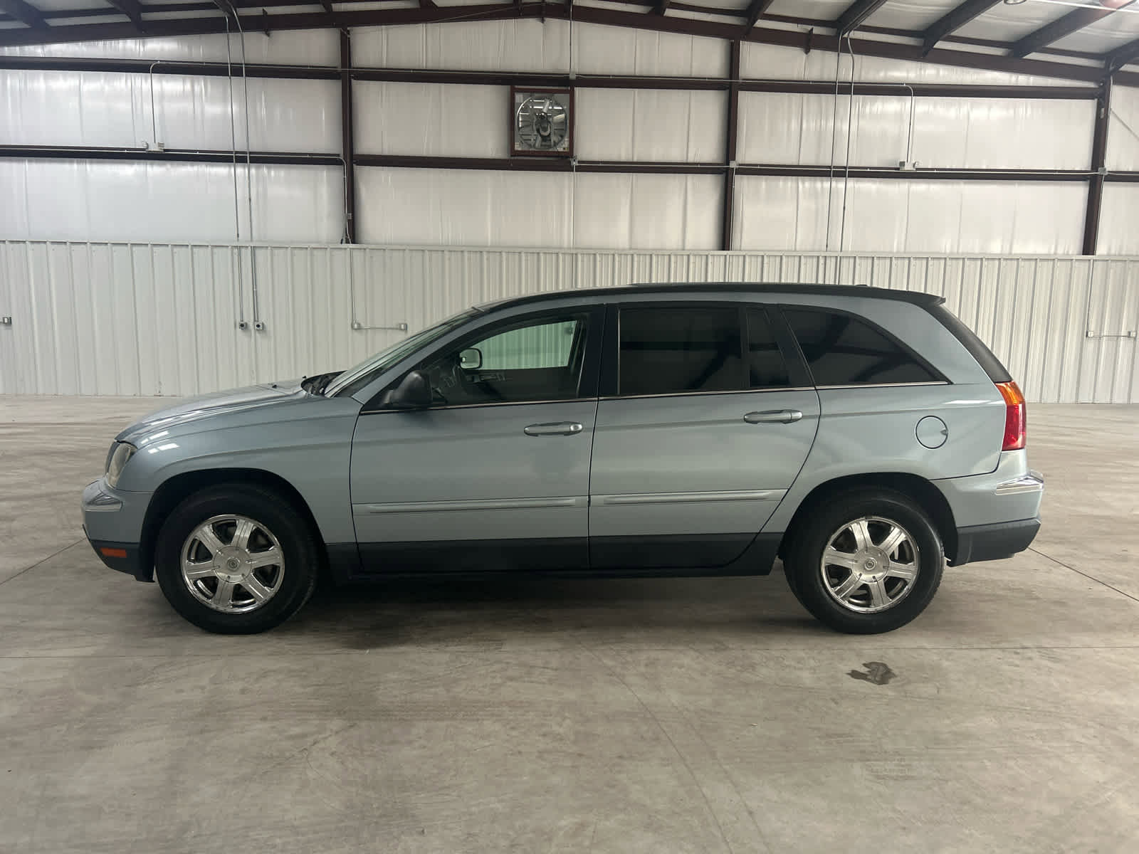 Used 2006 Chrysler Pacifica Touring image 2