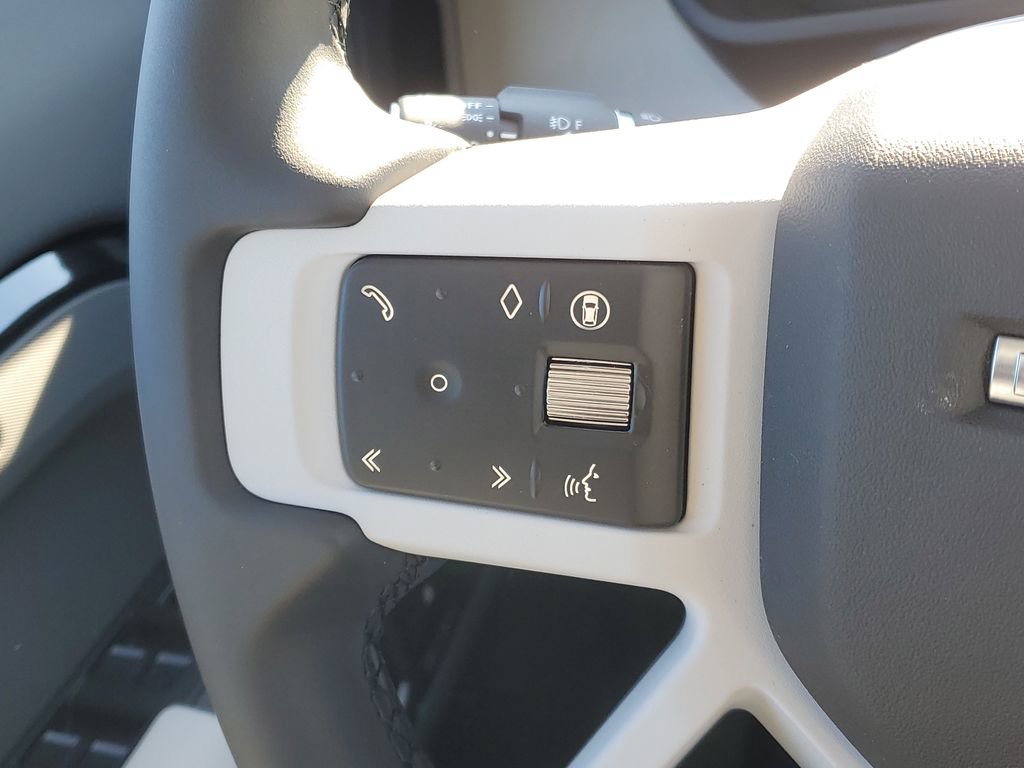 Used 2026 Land Rover Defender 110 X-Dynamic SE AWD/4WD image 15