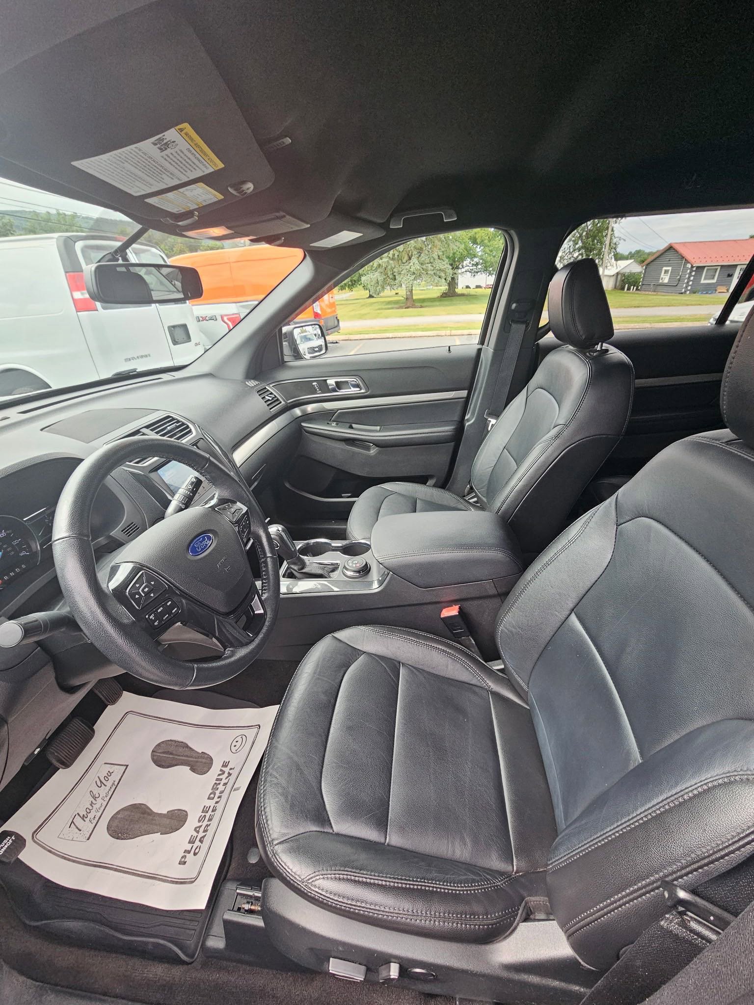 Used 2018 Ford Explorer XLT w/ Equipment Group 202A image 10