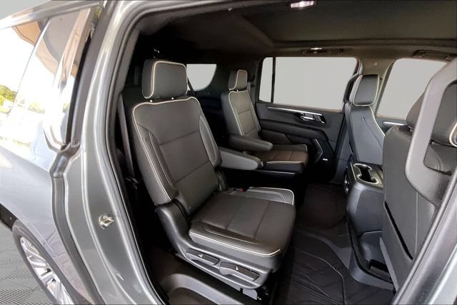 Used 2026 Chevrolet Suburban Premier w/ Sun And Tow Package AWD/4WD image 17