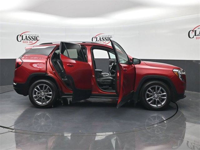 Used 2023 GMC Terrain SLT w/ Infotainment Package II image 32