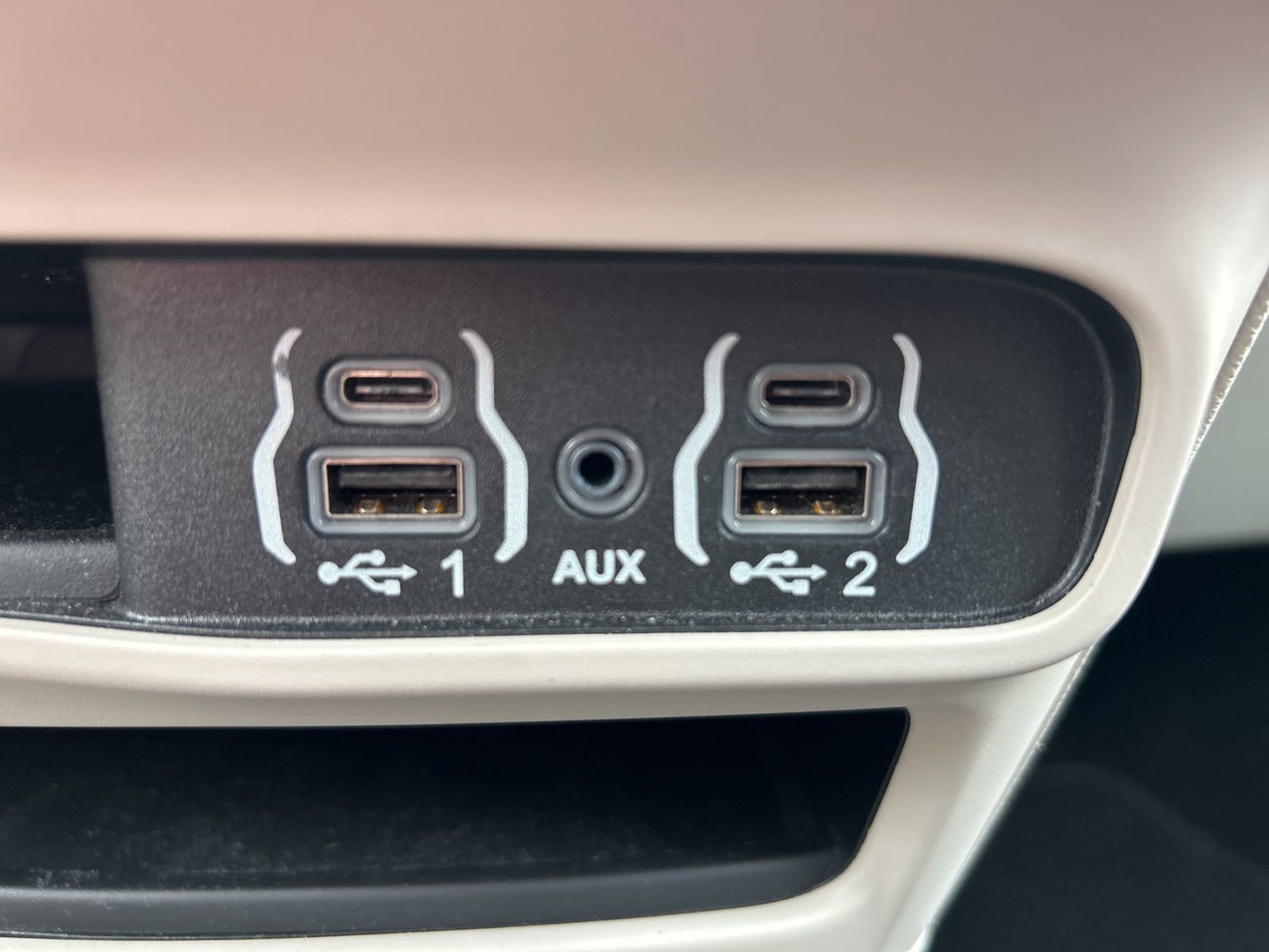 Certified 2023 Chrysler Pacifica Touring-L AWD/4WD image 32