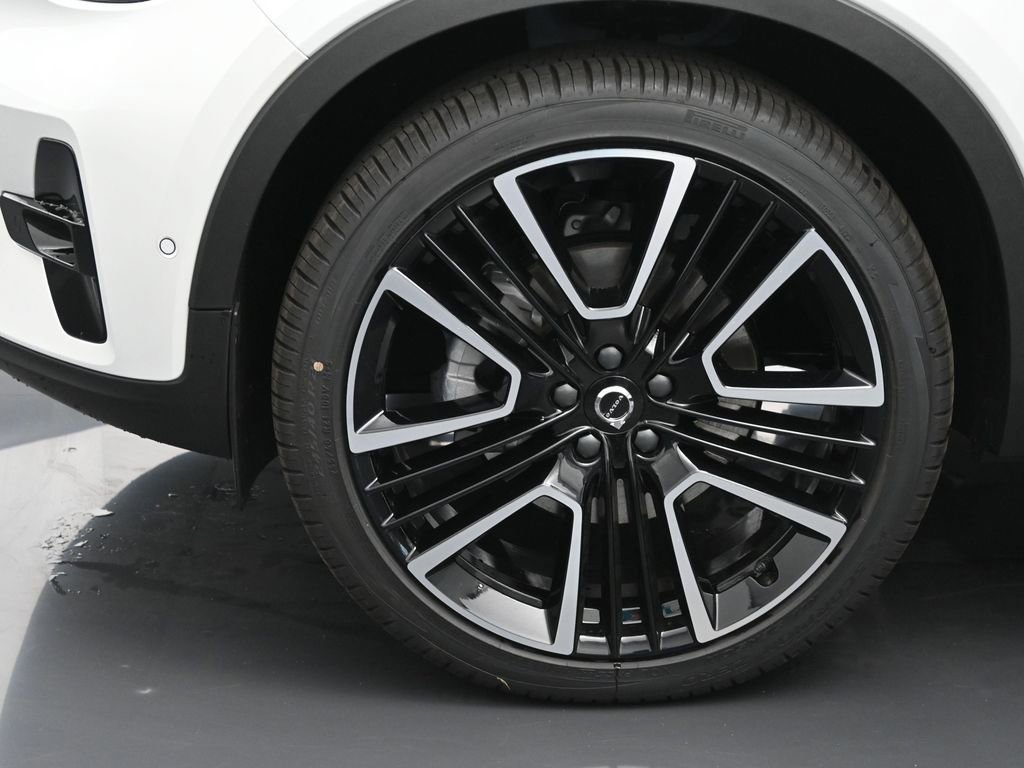 New 2025 Volvo XC40 B5 Plus w/ Climate Package image 30