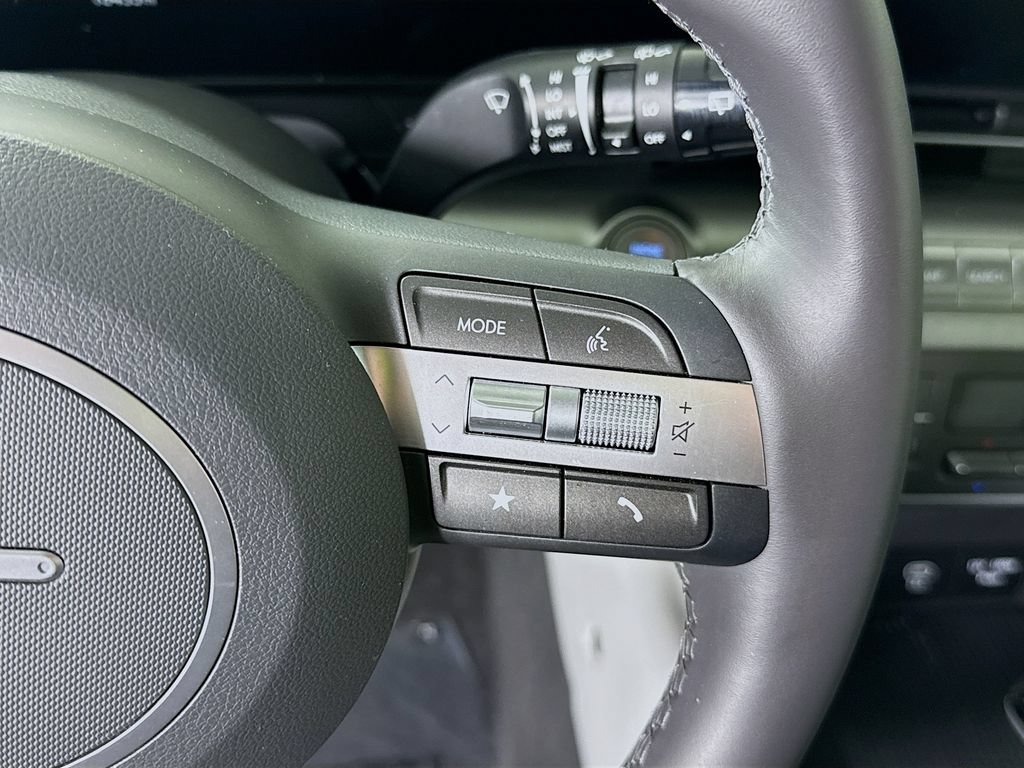 Certified 2025 Hyundai Kona SEL AWD/4WD image 22