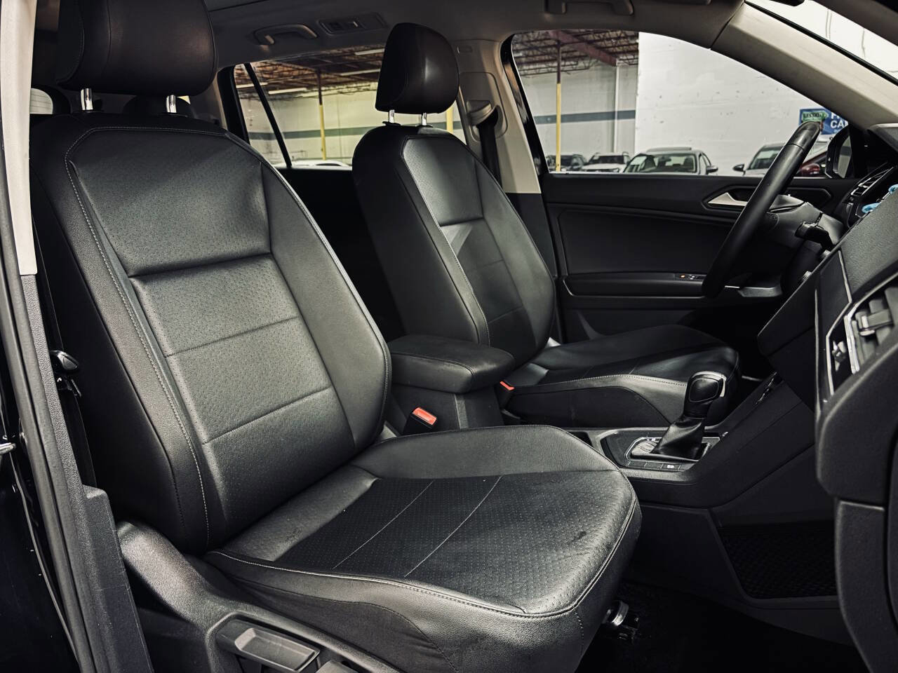 Used 2020 Volkswagen Tiguan SE image 23