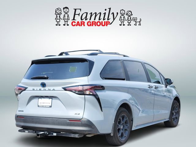 Used 2025 Toyota Sienna XLE Woodland Edition AWD/4WD image 4