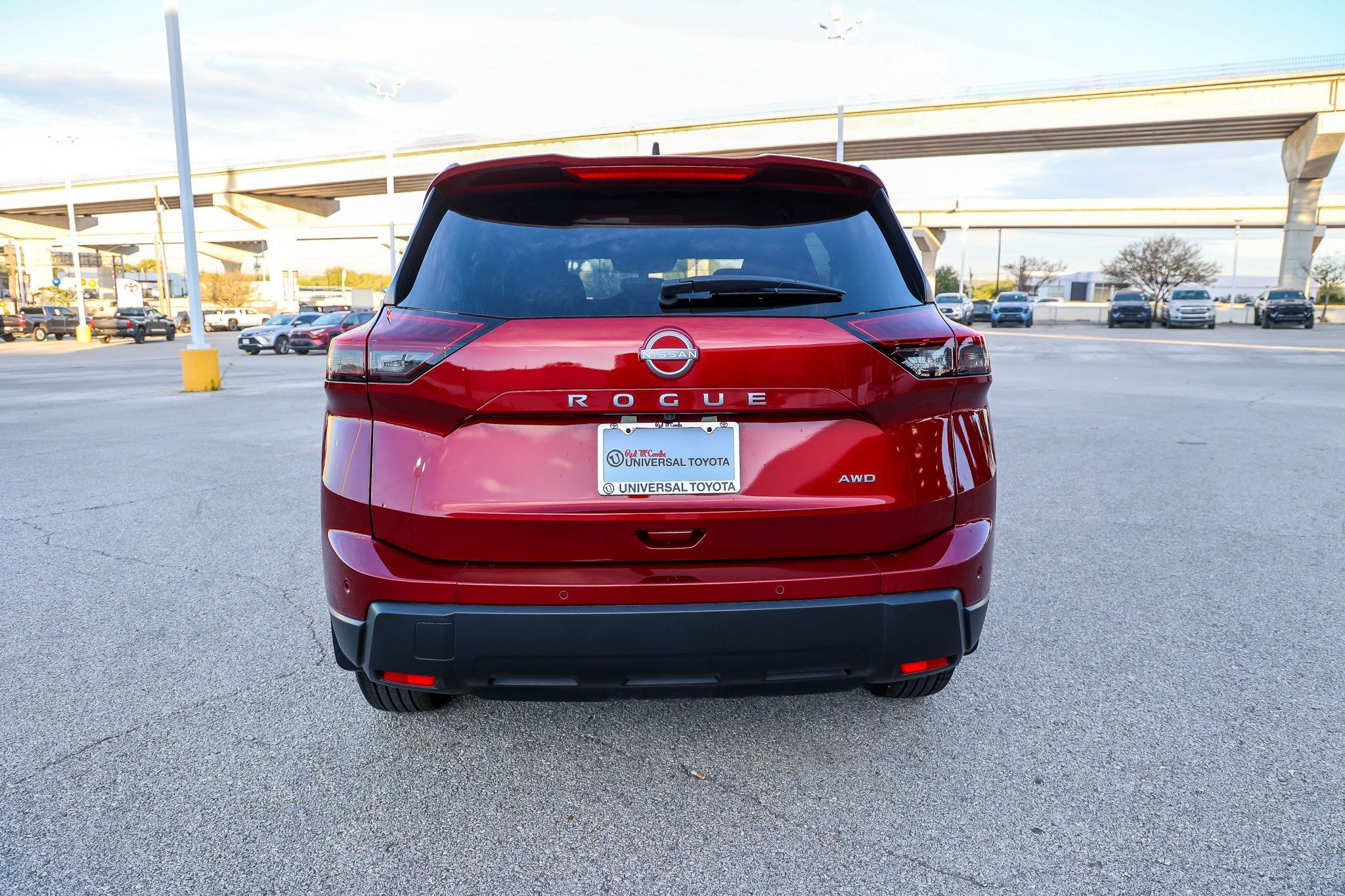 Used 2025 Nissan Rogue S AWD/4WD image 8