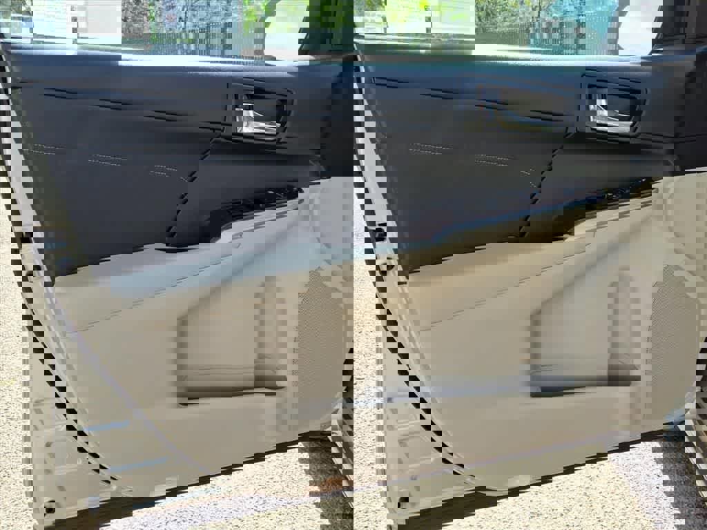 Used 2013 Toyota Camry XLE w/ Leather Pkg image 11